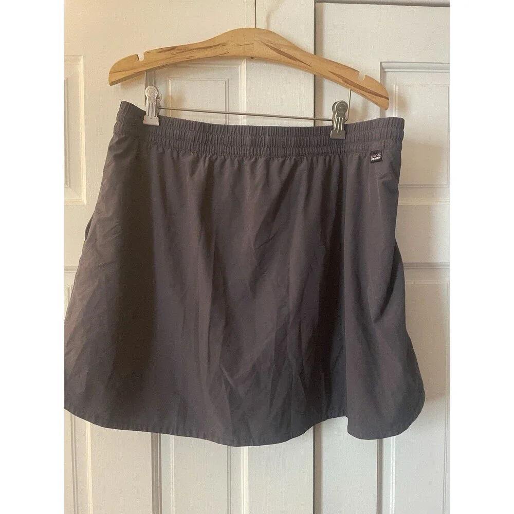 Patagonia Women's Fleetwith Skort Black / Dark Gray Size XL Hiking Travel Active